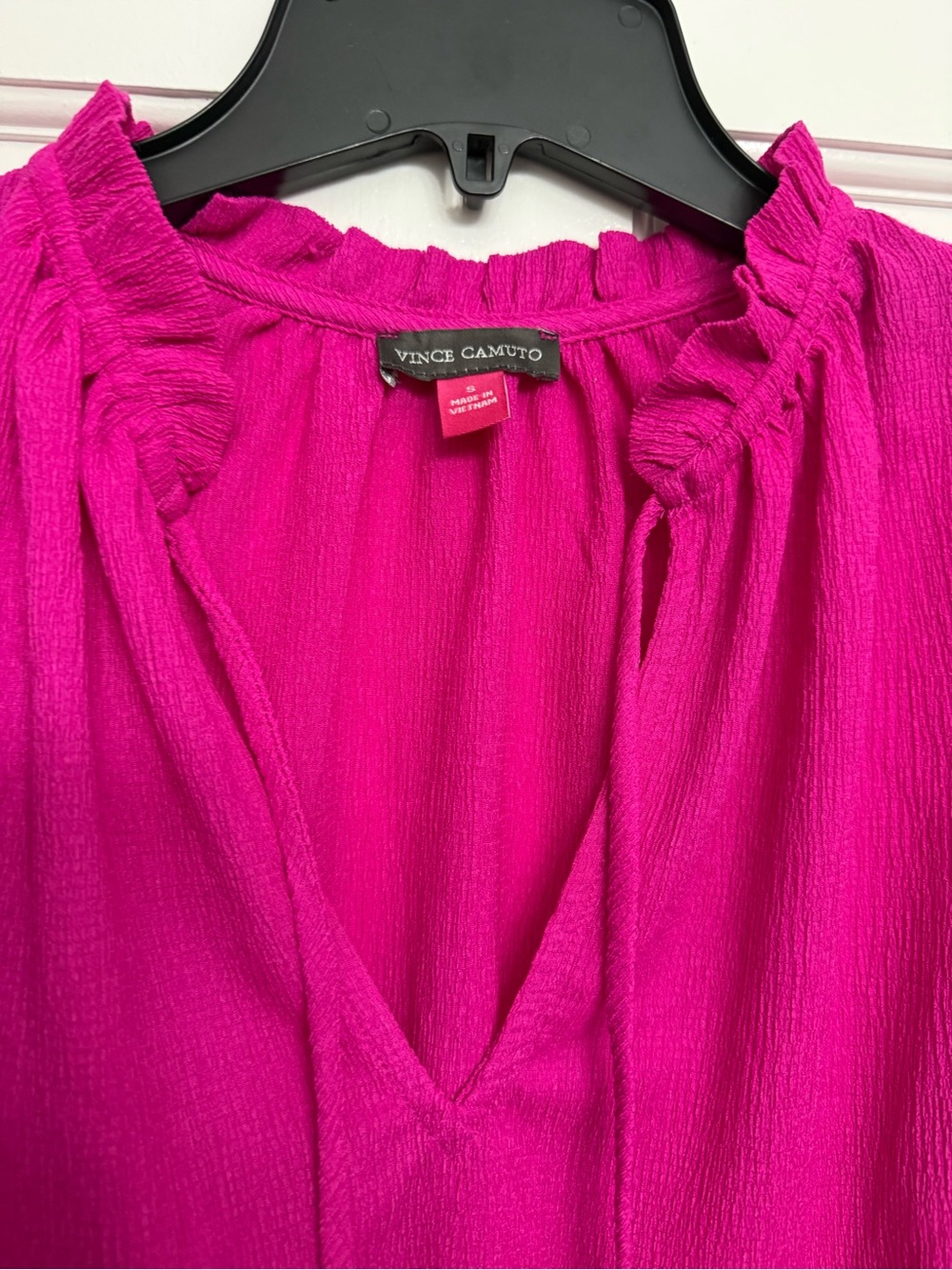 🌷Vince Camuto Sheer Sleeve Top, Magenta V-Neck, Sz S. Perfect Condition! - Picture 2 of 5